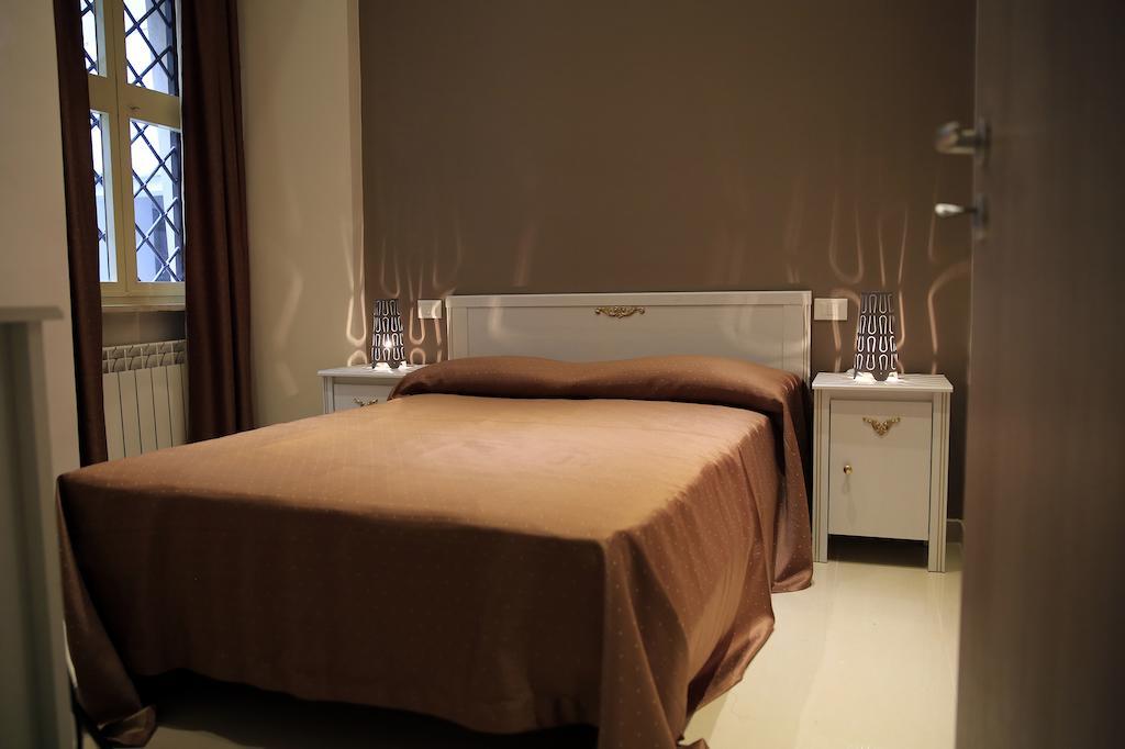 74 Crescenzio House Hotel Rome Room photo